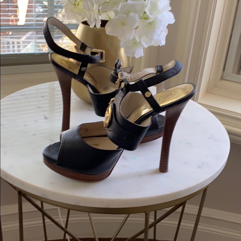 Black Michael Kors pumps